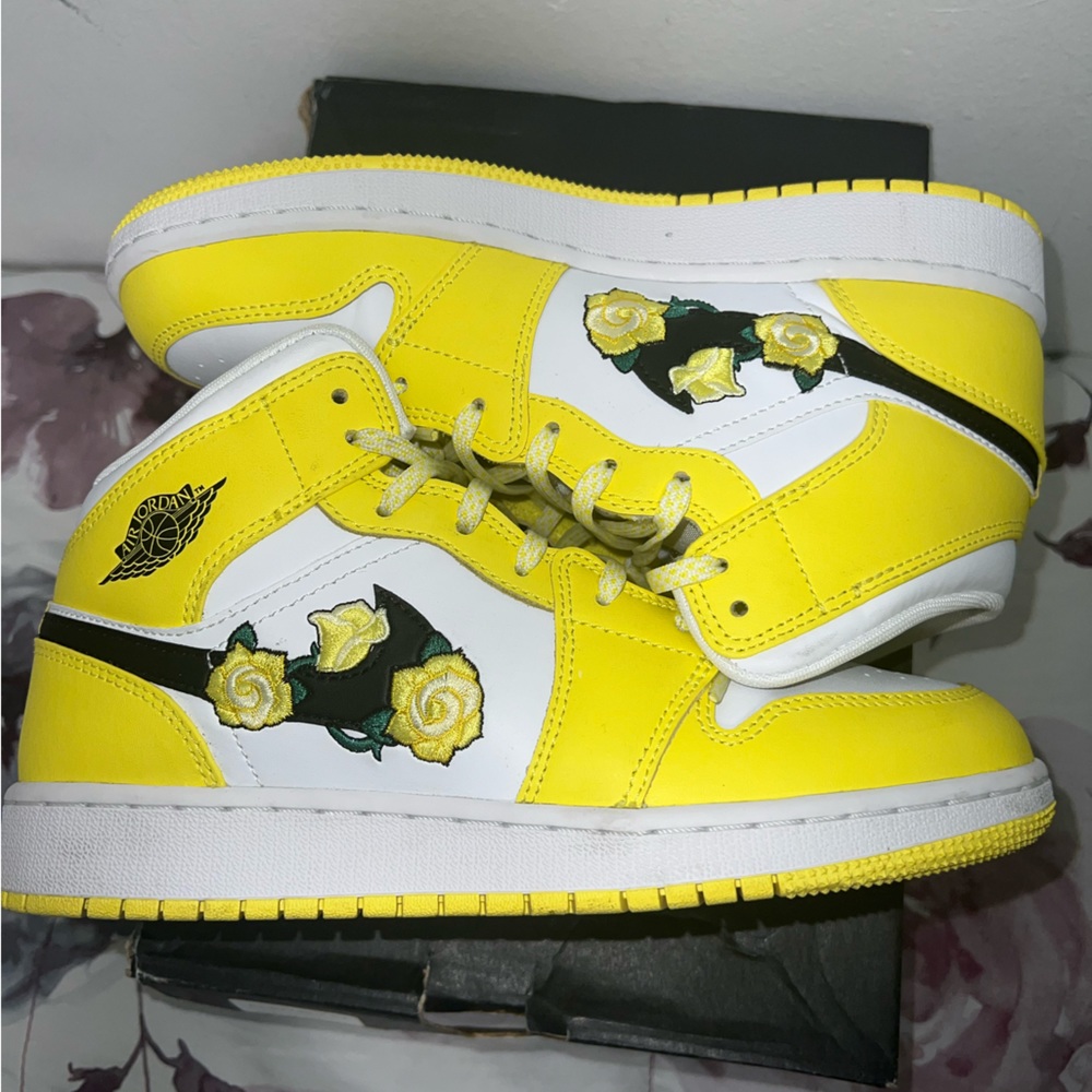 Air Jordan 1 Mid “Dynamic Yellow Floral”